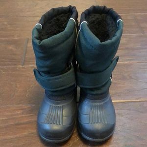 Snow boots